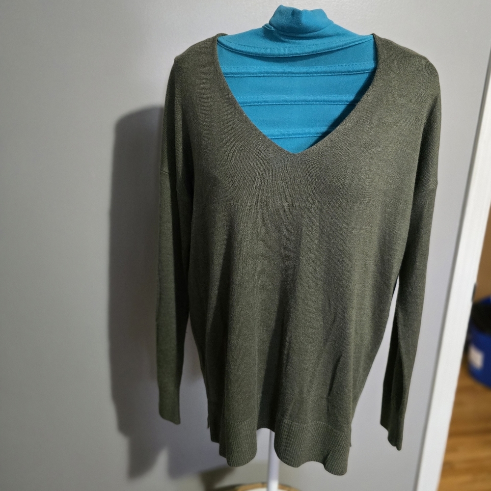 LOFT Green Sweater Womans Size Small